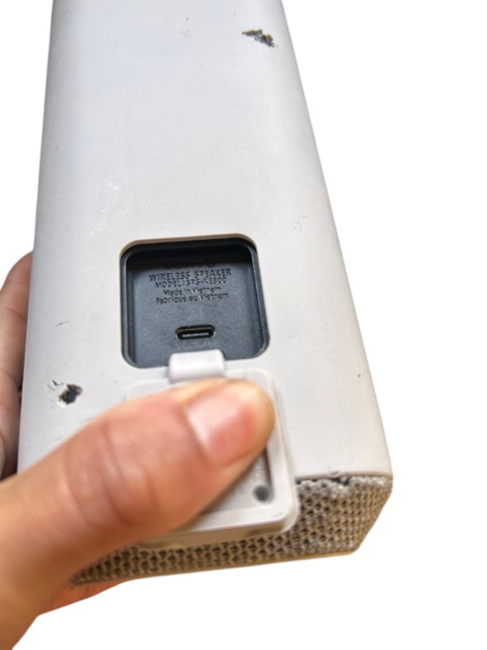 Sony XE300 Portable Bluetooth Speaker - Picture 4 of 5